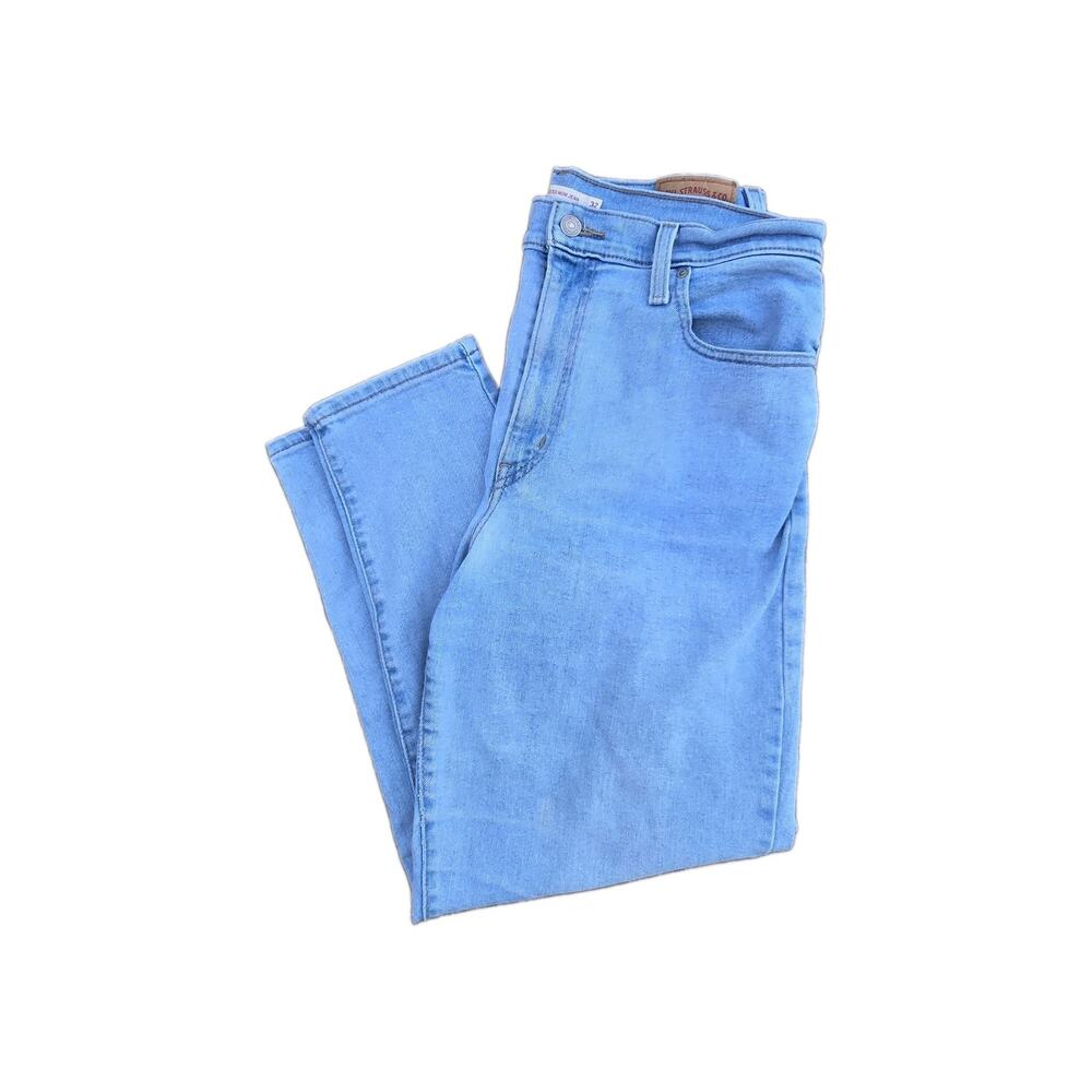 Levi's High Waisted Mom Jeans Size 32x27 Light Blue